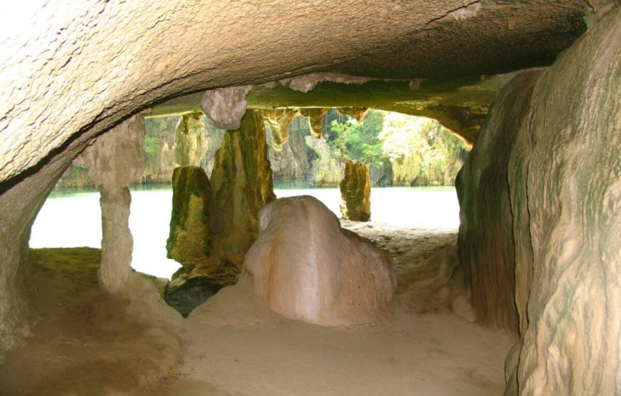 17Lagoon_in_Phi-Phi_islands