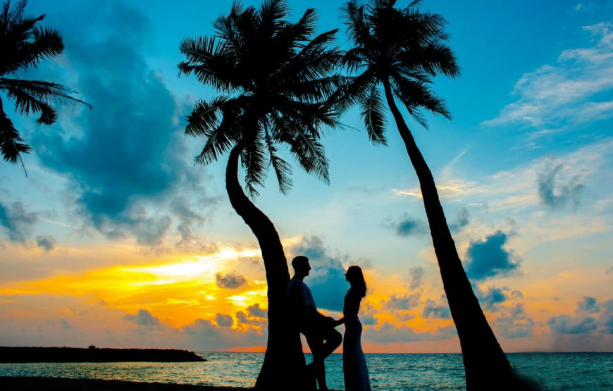 1Beach-couple